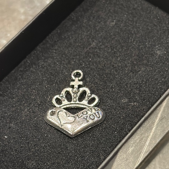 Jewelry - Silver Heart Crown Pendant